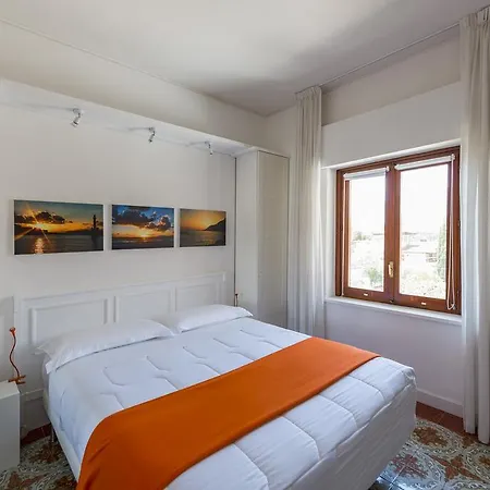 Mondello Holiday לינה וארוחת בוקר