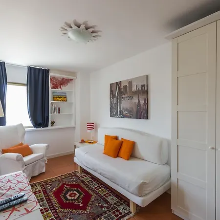 Oda ve Kahvaltı Mondello Holiday