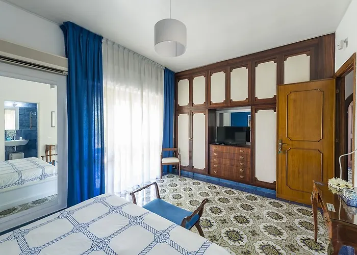 Mondello Holiday Палермо